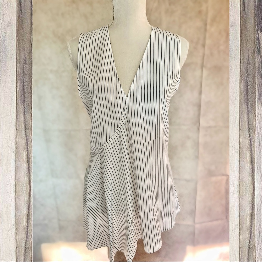 Theory Pinstripe Fluid Top Size Medium